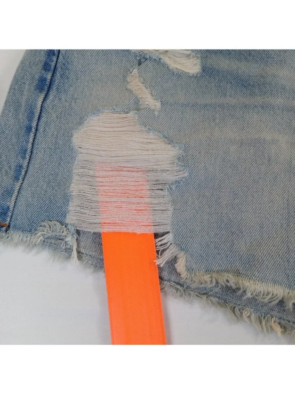 Universal Thread Women's Size 4 90s Baggy Distressed Denim Shorts Light Wash NWT
